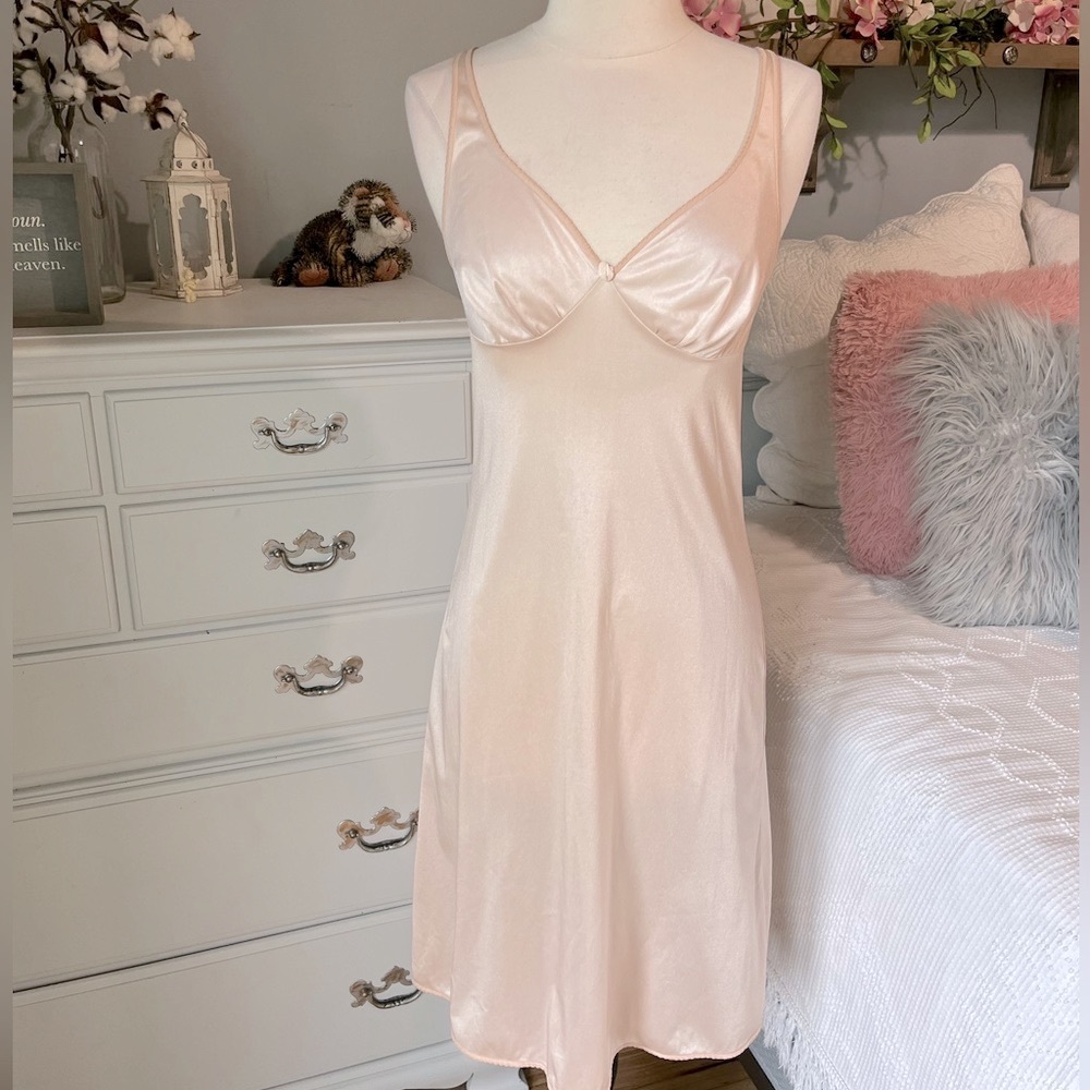 Vintage Full Slip Romantic Nude Beige Womens 32 L Vassarette Satinessence